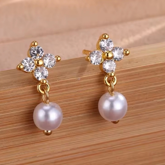 no brand Jewelry - Gold and White Zircon Pearl Earrings